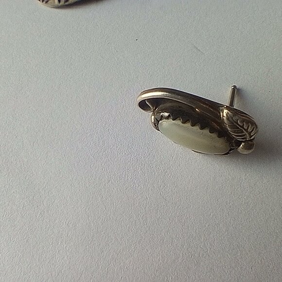 Awesome Vintage Signed Navajo Sharon Cisco Mother-of-Pearl and Silver Earrings - Picture 5 of 6